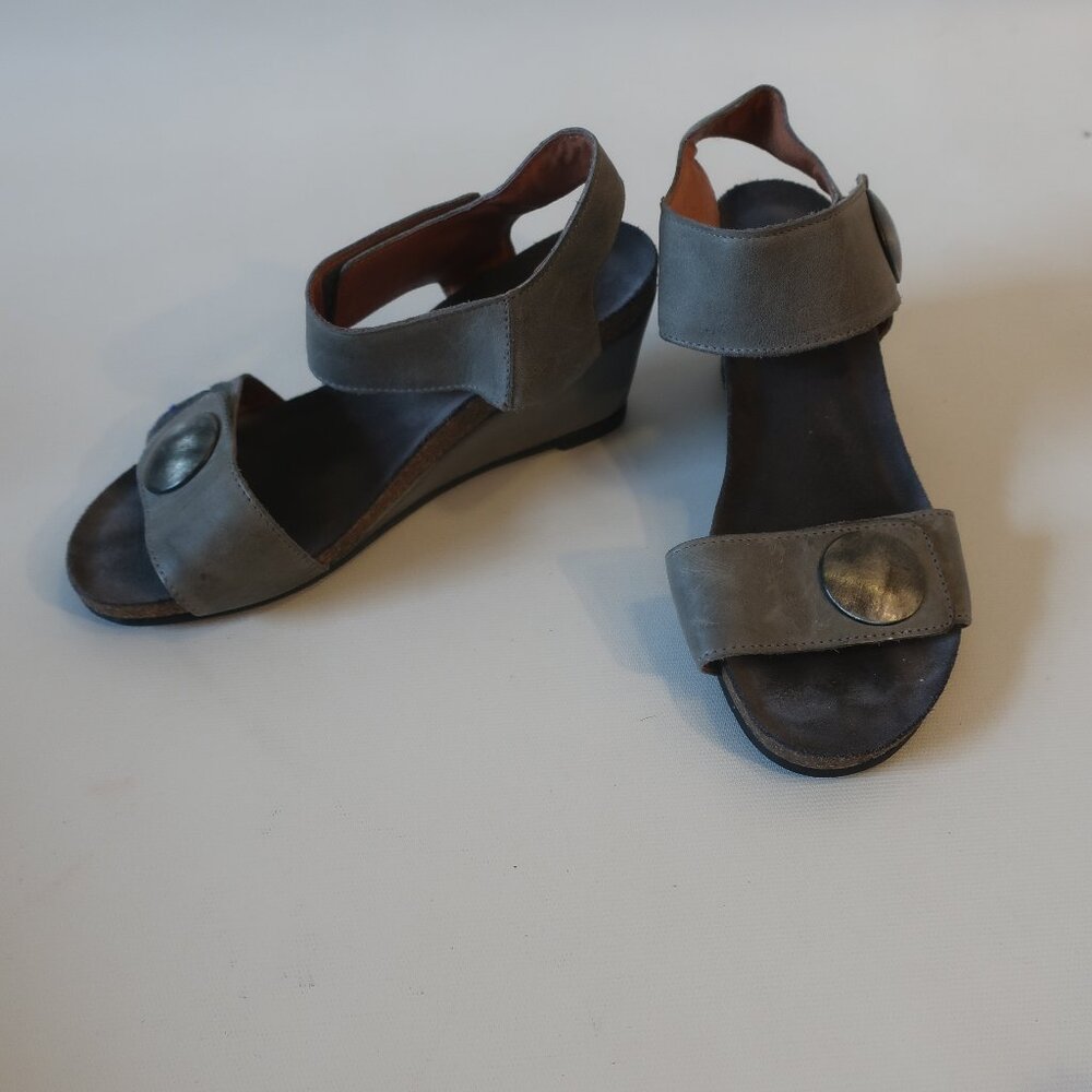 Womens Taos Taupe Gray Strappy Leather Carousel Wedge Sandal 36 US/6 *